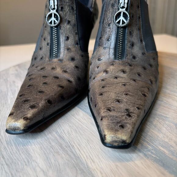 Donald J Pliner Gray Leather Faux Ostrich Embossed Pointed Toe Pumps Size 7.5 - Picture 4 of 14